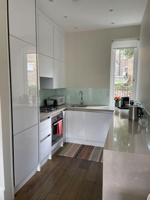 Stylish 3-Bedroom Flat In Kensington Λονδίνο Εξωτερικό φωτογραφία