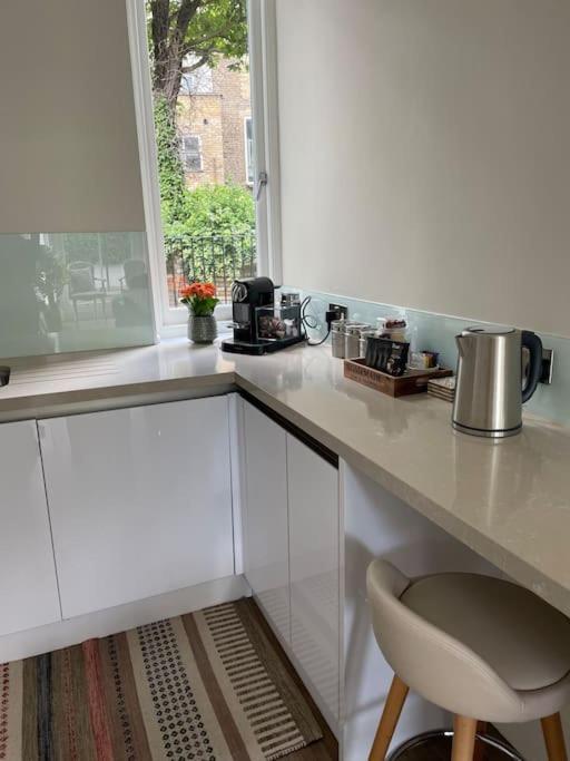 Stylish 3-Bedroom Flat In Kensington Λονδίνο Εξωτερικό φωτογραφία