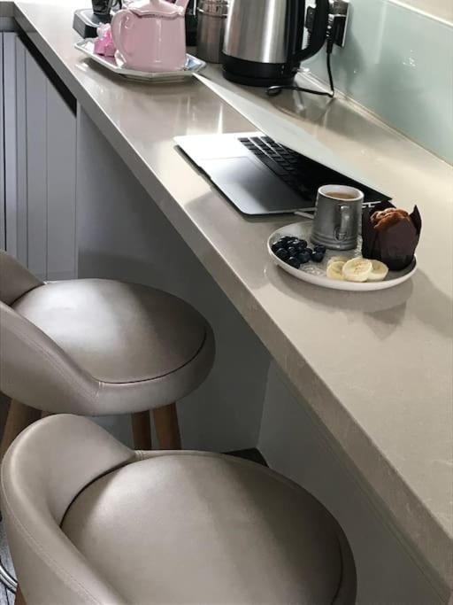 Stylish 3-Bedroom Flat In Kensington Λονδίνο Εξωτερικό φωτογραφία