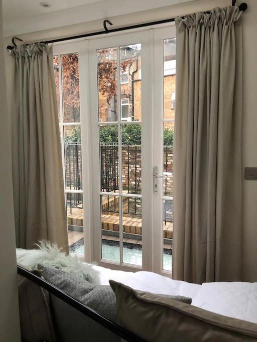 Stylish 3-Bedroom Flat In Kensington Λονδίνο Εξωτερικό φωτογραφία