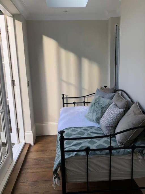 Stylish 3-Bedroom Flat In Kensington Λονδίνο Εξωτερικό φωτογραφία